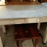 tavolo con piano in marmo