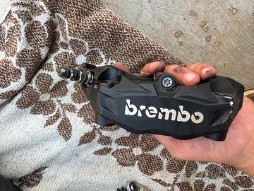 Coppia pinze freno anteriori radiali Brembo rs660