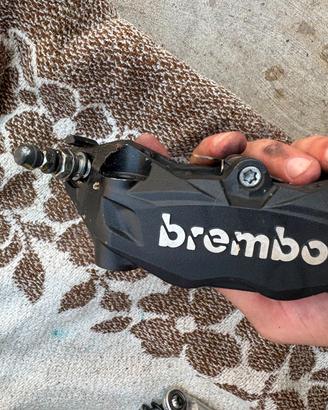Coppia pinze freno anteriori radiali Brembo rs660