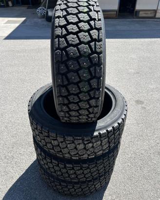 Gomme chiodate 225/40 18