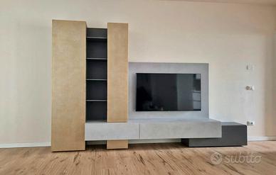 Soggiorno con parete tv e mobili