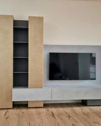 Soggiorno con parete tv e mobili