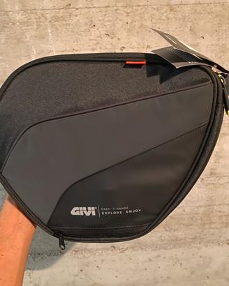 Nuovissima borsa tunnel Givi mai usata con cartel
