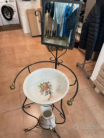 Lavabo con specchio da camera