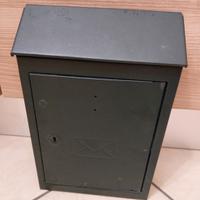 cassetta posta in ferro