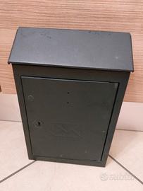 cassetta posta in ferro