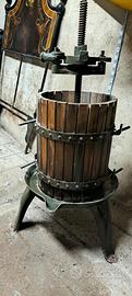 Antico torchio legno e ferro