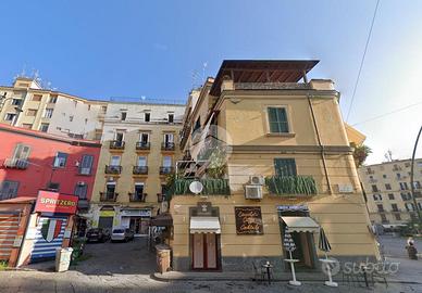 3 LOCALI A NAPOLI