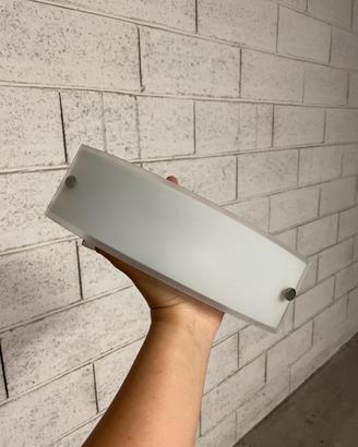 Lampada applique da parete in vetro bianco curvo