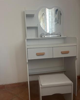 Mobile trucchi con sgabello
