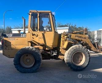 pala gommata Caterpillar 910 F