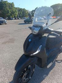 Piaggio Beverly 300 hpe Deep Black