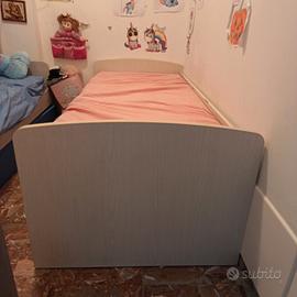 Letto Singolo in Legno Chiaro Camera 