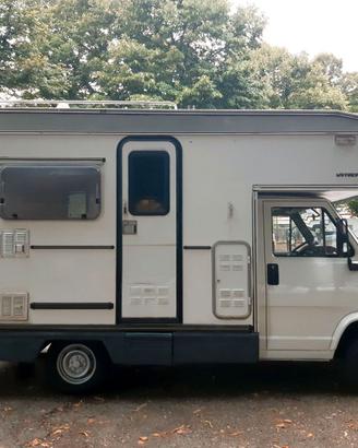 Camper mansardato Fiat Ducato Laika 5 metri