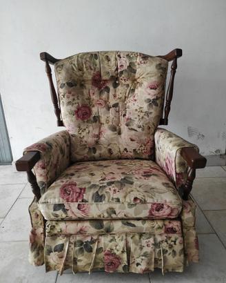 poltrona vintage con poggiapiedi 