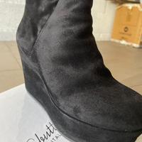 Stivaletto nero donna scamosciato