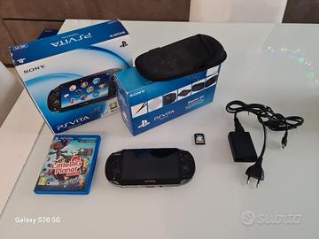 PS VITA Wi-Fi mod.PCH-1004 con 2 giochi