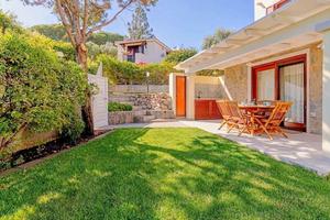 Villa indipendente arredata a nuovo con giardino