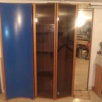 ARMADIO IN TRUCIOLATO E VETRO