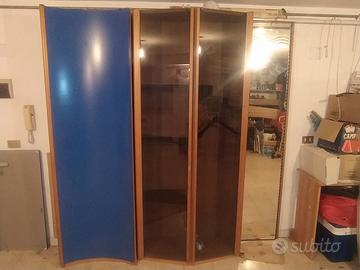 ARMADIO IN TRUCIOLATO E VETRO