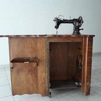 Macchina per cucire d'epoca
