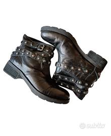 Stivaletti di Calvin Klein, neri.