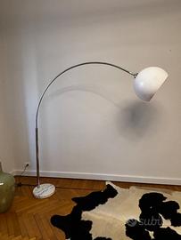 Lampada da terra ad arco