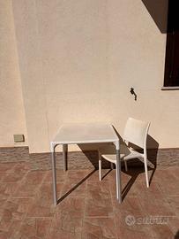 Tavolo con sedia da esterno - gratis