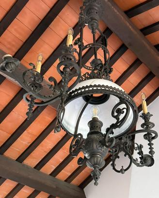 Lampadario in ferro battuto