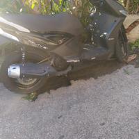 scooter  Kymco 200 16 plus