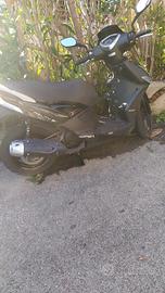 scooter  Kymco 200 16 plus