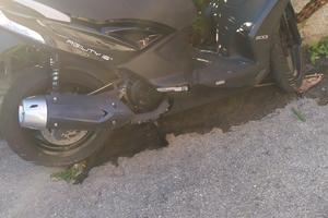 scooter  Kymco 200 16 plus