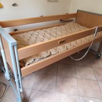 Letto regolabile con materassino antidecubito