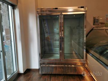 Vetrina refrigerata doppie per torte Tecna