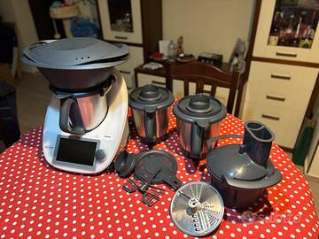 Bimby TM6 + 2 Boccali + affettatutto