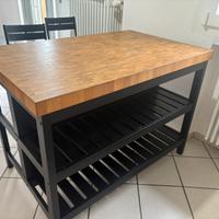 Isola cucina con 2 sedie