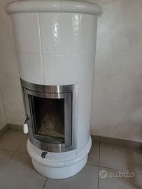 Stufa a legna in maiolica