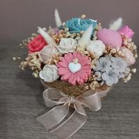 centro tavola con fiori in cera di soia