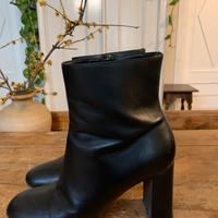 Stivaletti neri “Sergio Levantesi”