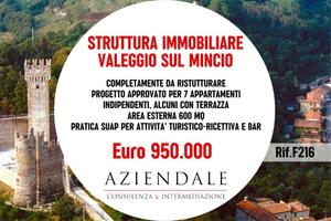 Palazzo / Stabile di 738 m² con più di 5 locali a 