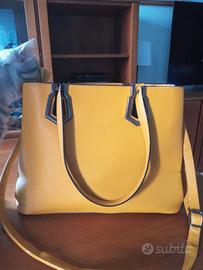 Borsa donna color giallo ocra manici e tracolla