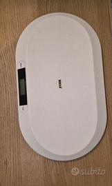 Bilancia pesa neonati