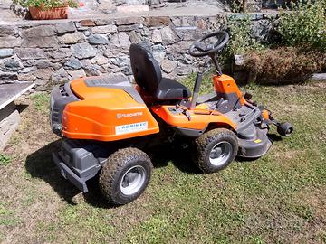 Trattorino tagliaerba