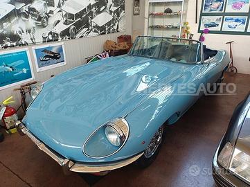 Jaguar E-Type spider azzurra 1969 | Restauro Impec