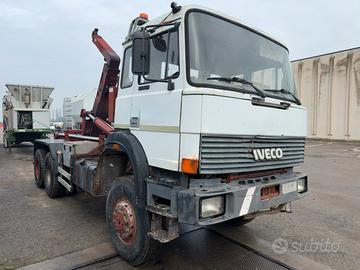 Iveco 330.35 3 assi 6×6 mezzo d'opera
