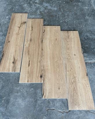 Piastrelle in gres porcellanato effetto legno