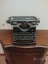 Macchina da scrivere Olivetti 