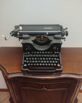 Macchina da scrivere Olivetti 