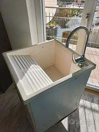 vasca in vetroresina con rubinetto e scarico