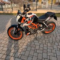 KTM Duke 390 (2013) A2